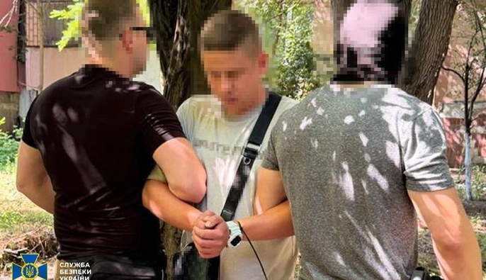 В Днепре СБУ задержала агента РФ, активировавшего для врага более 1000 терминалов Starlink