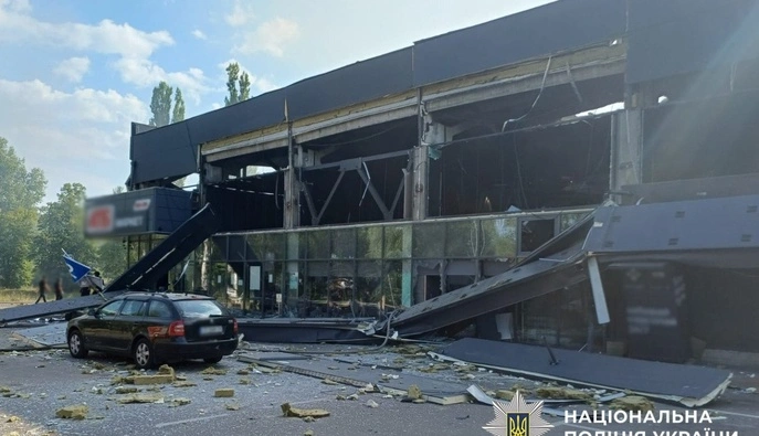 Удар по супермаркету в Чернигове: известно о 20 раненых и двух погибших