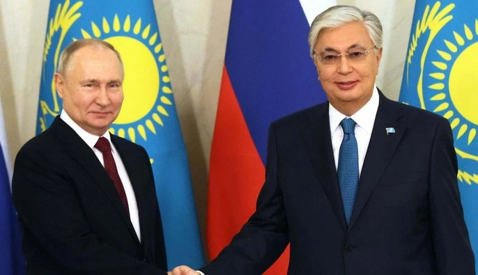 Казахстан дистанціюється від РФ, але не готовий розривати зв’язки з Кремлем: експерт пояснив політику Токаєва