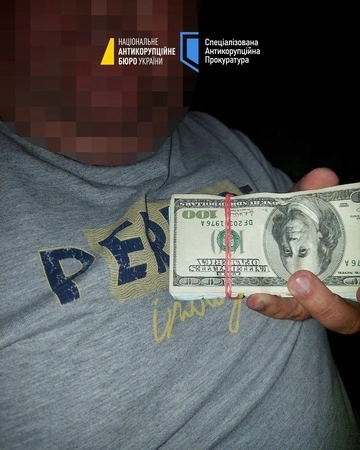 Посадовця ЗСУ викрили на триманні $2,2 млн за право будувати житло для військових