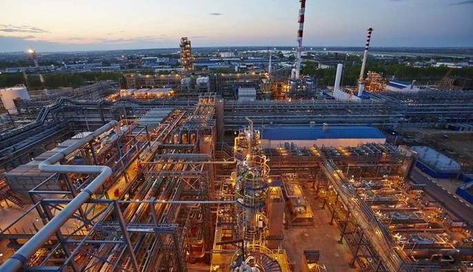 После ударов украинских дронов Тюменский НПЗ приостановил переработку нефти - СМИ