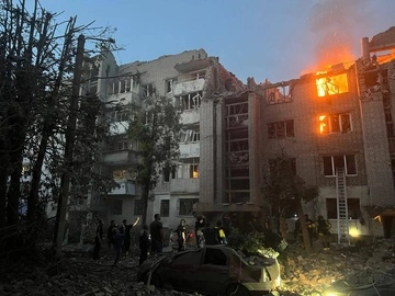 У Львові горять житлові будинки після атаки: під завалами можуть залишатися люди