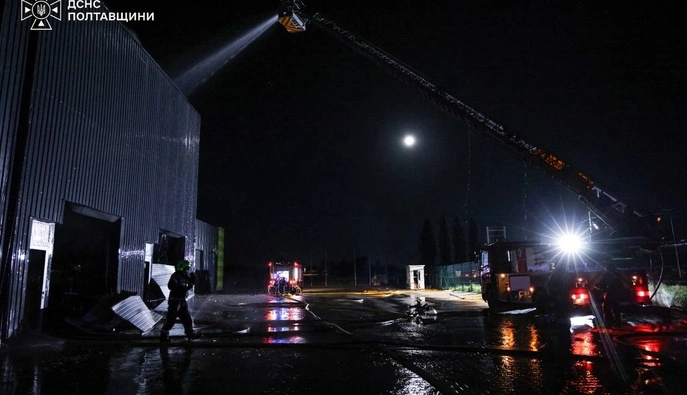 Россия атаковала Полтавщину: погиб человек, пылал терминал "Новой почты"