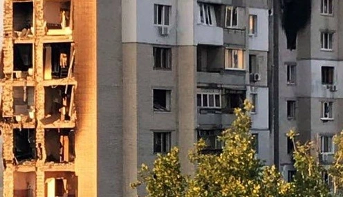 Росіяни скинули 2 керовані авіабомби на багатоповерхівку в Херсоні 