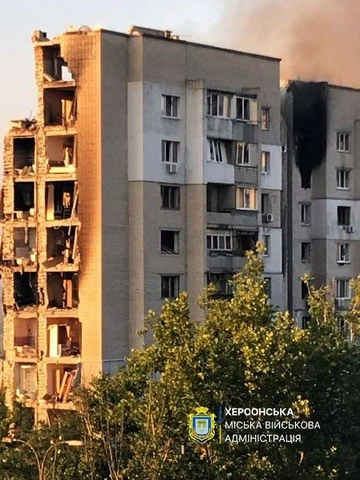 Росіяни скинули 2 керовані авіабомби на багатоповерхівку в Херсоні 