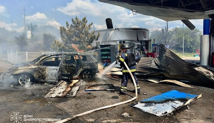 Удар по АЗС под Днепром унес жизни трех человек, среди них — спасатель и его сын