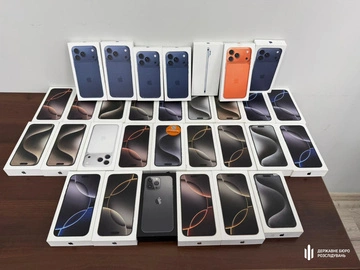 Схема с нелегальными iPhone: экс-чиновник Черновицкой таможни предстанет перед судом