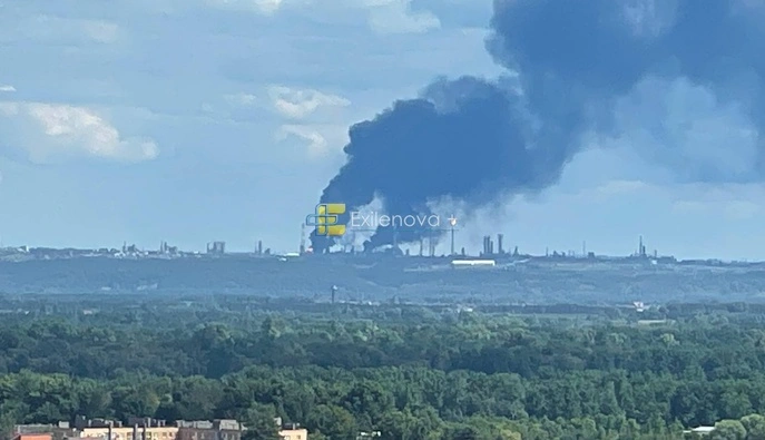 Дрони атакували НПЗ у російській Уфі: місцеві жителі повідомили про вибухи та пожежу