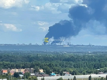 Дрони атакували НПЗ у російській Уфі: місцеві жителі повідомили про вибухи та пожежу