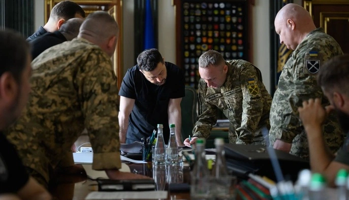 Постачання ракет для ППО скоротилося втричі: Зеленський провів нараду з військовими — головне