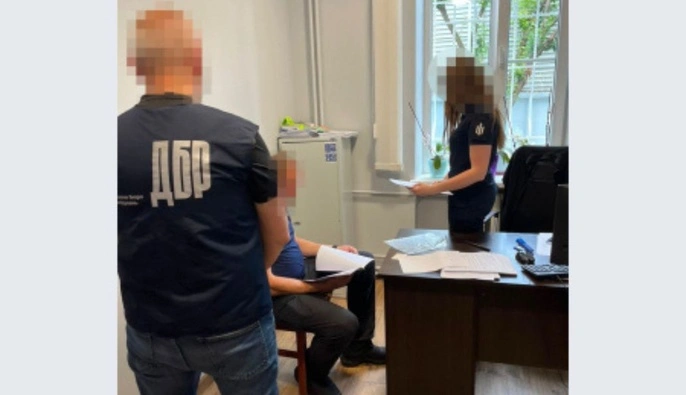 На Закарпатье будут судить работника ТЦК, который на ночь приковал мужчину к лестнице