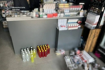 За підпільне виробництво сигарет у Кривому Розі судитимуть 13 людей