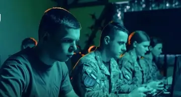 Минобороны продолжило вступительную кампанию в военные вузы: пока можно подать документы