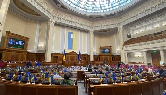 Деякі народні депутати виїхали з України, але досі зберігають мандати — експертка