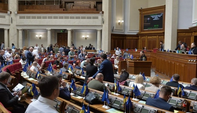У "Слуги народа" не хватает голосов для принятия законов: эксперт рассказала детали