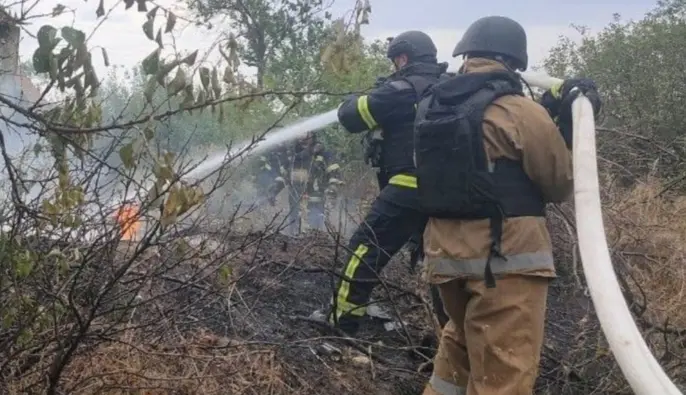 Спасатели в Запорожском районе попали под вражескую атаку: есть раненые