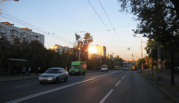 У Києві відсьогодні обмежать рух транспорту на певних ділянках