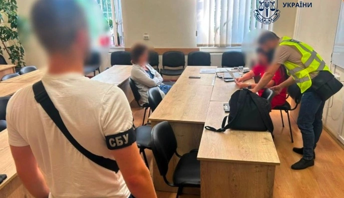 Требовала $5 000: в Ивано-Франковске врач военной поликлиники получила подозрение