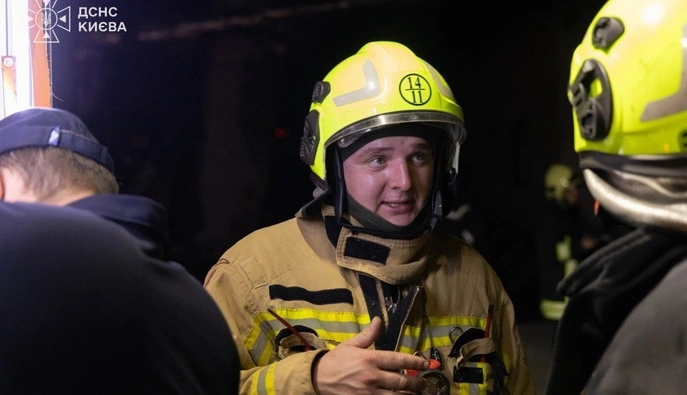 Киевская область пережила ночную атаку: в Бучанском районе повреждены склады и грузовики