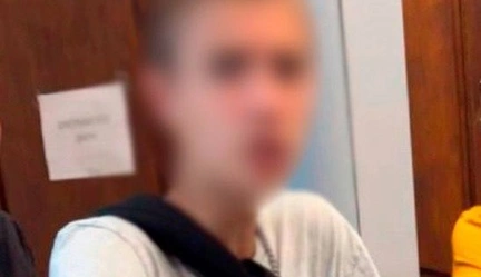 На столичному Подолі двоє підлітків напали на жінок з ножем та кастетом: їх затримали
