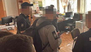 Собирал деньги с подчиненных: ГБР задержало начальника полиции охраны на Днепропетровщине