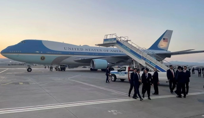 Трампа тайно пересадили на другой самолет по дороге из Анкары: СМИ узнали причину