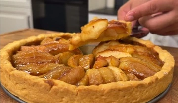 С нотками корицы: как приготовить нежный яблочный пирог