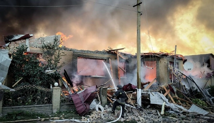 Россия нанесла двойной удар по дому в Сумской области: погибли мать и 9-летний сын