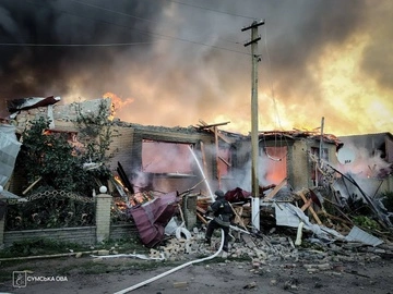 Россия нанесла двойной удар по дому в Сумской области: погибли мать и 9-летний сын