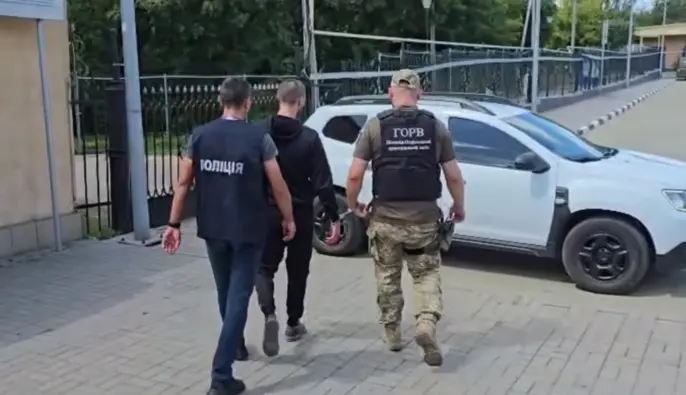 В Украину из Молдовы экстрадировали подозреваемого в незаконной переправке мужчин через границу