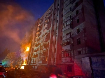 Краматорск подвергся авиаудару — бомба попала в многоэтажный дом, погиб человек