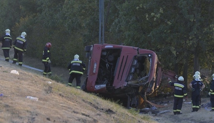 Польша отправляет самолет по своим гражданам, пострадавшим в аварии автобуса в Венгрии