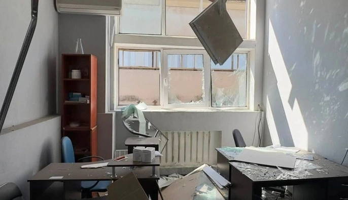 Внаслідок нічного обстрілу Києва постраждали офіси видавництв "Наш Формат" та "Лабораторія"