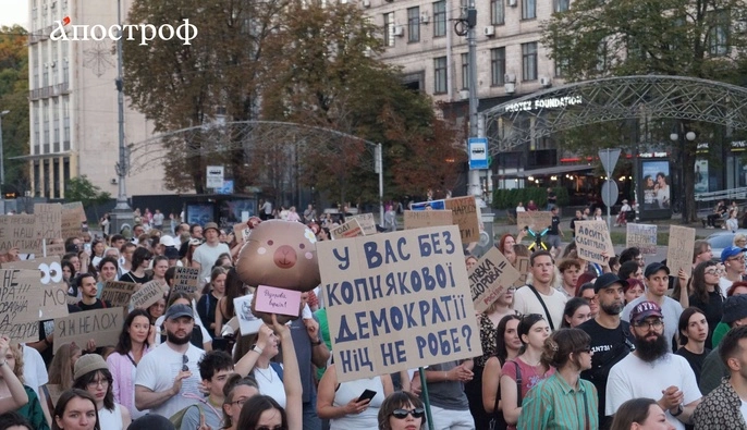 Народные депутаты возвращаются в Верховную Раду с каникул под крики протестующих «Позор» — видео