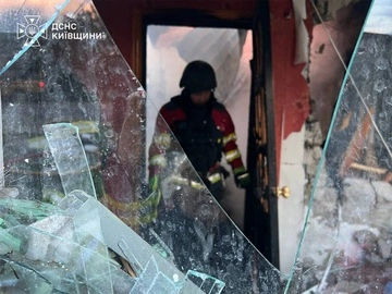 На Київщині після атаки РФ горять складські приміщення: у ДСНС розповіли про наслідки