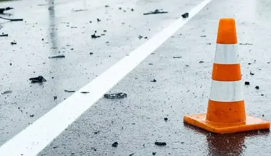У Львові два BMW збили батька з дитиною: вони переходили дорогу на червоне світло