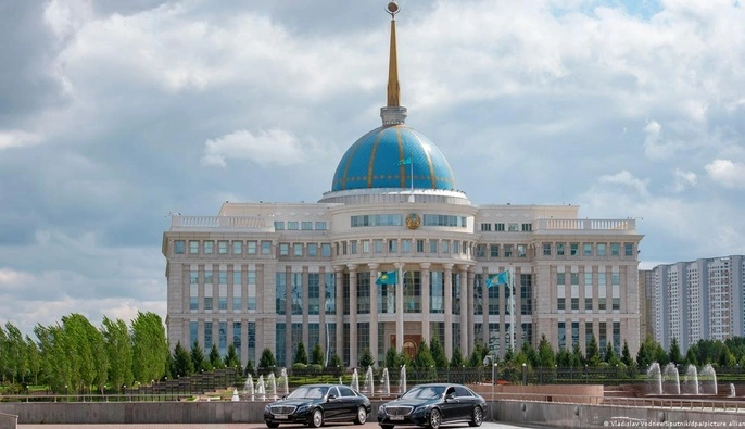 В Казахстане вновь провластная партия "Адилет" завоевала подавляющее большинство на парламентских выборах