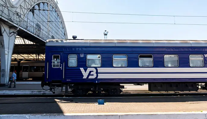 БПЛА влучив у приміський поїзд на Миколаївщині: що відомо про стан пасажирів