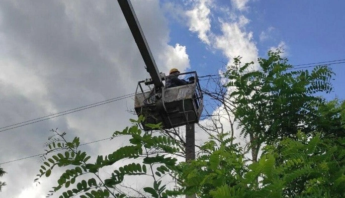 Майже 1 мільйон родин знову зі світлом після російських атак - ДТЕК