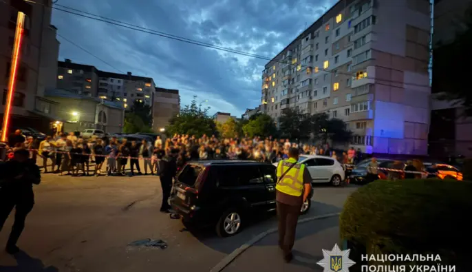Конфликт в Тернополе 25 августа: группа людей напала на автомобиль представителей ТЦК