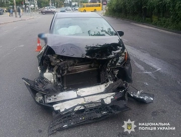 У Києві маршрутка зіткнулася з авто: восьмеро постраждалих