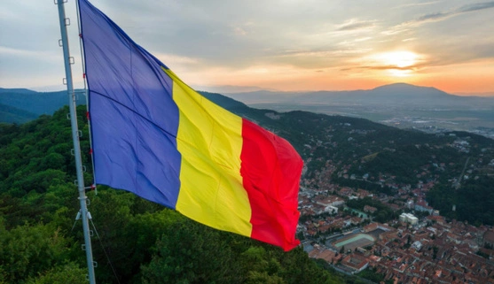 Торговельне судно спалахнуло біля берегів Румунії: президент зробив припущення про удар