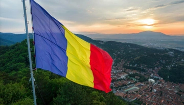 Торговельне судно спалахнуло біля берегів Румунії: президент зробив припущення про удар