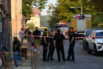 Во Львове возле дома обнаружили растяжку: на месте работают службы