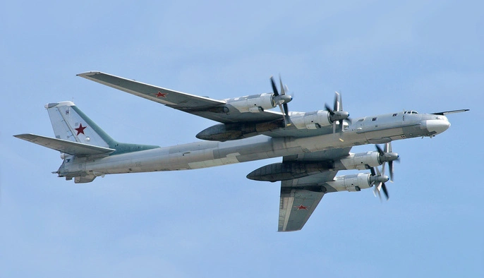В российском Энгельсе воины "Альфы" СБУ поразили ракетоноситель ТУ-95МС - Зеленский