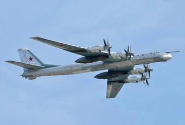 В российском Энгельсе воины "Альфы" СБУ поразили ракетоноситель ТУ-95МС - Зеленский