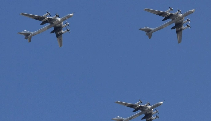 Поражение бомбардировщика Ту-95МС в Энгельсе: спутниковые снимки зафиксировали последствия