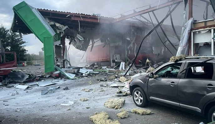 Российский дрон попал в АЗС в Харькове: вспыхнул пожар