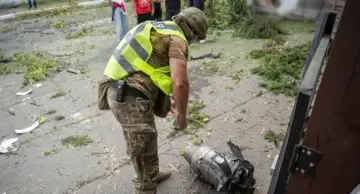 В Киеве обломки дрона упали на территории жилого комплекса