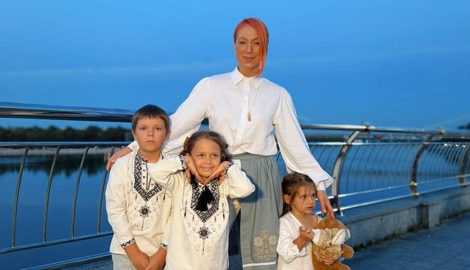 "Ми не витримали": Світлана Тарабарова вивезла дітей після обстрілу Бучанського району